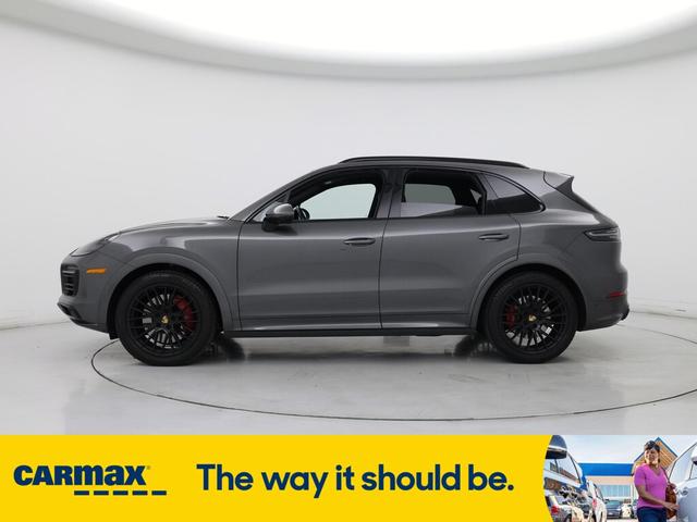 Photo of 2022 Silver Porsche Cayenne