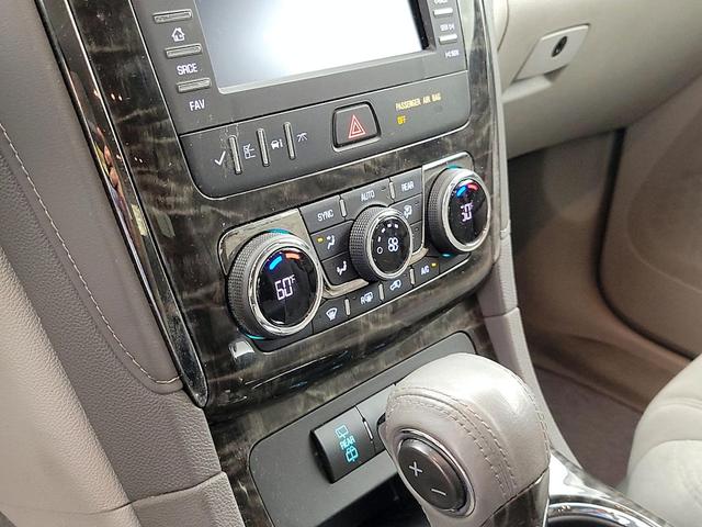 Photo of 2014 White Buick Enclave
