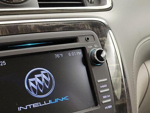 Photo of 2014 White Buick Enclave