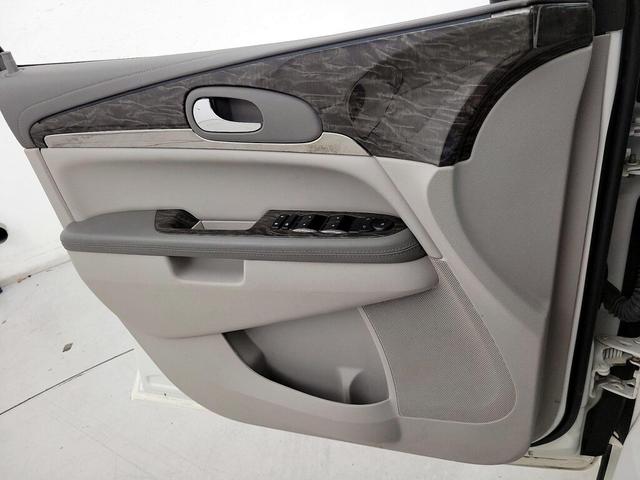 Photo of 2014 White Buick Enclave
