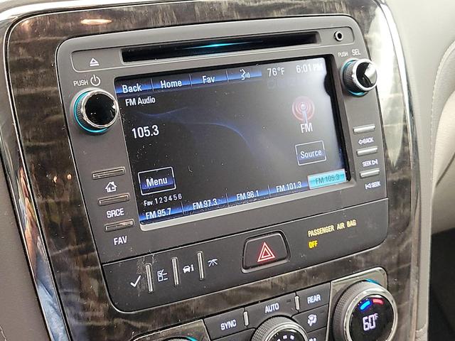 Photo of 2014 White Buick Enclave