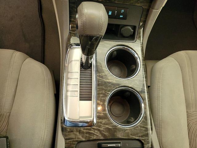 Photo of 2014 White Buick Enclave