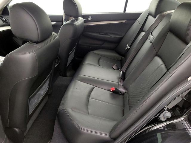 Photo of 2015 Black INFINITI Q40