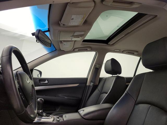 Photo of 2015 Black INFINITI Q40