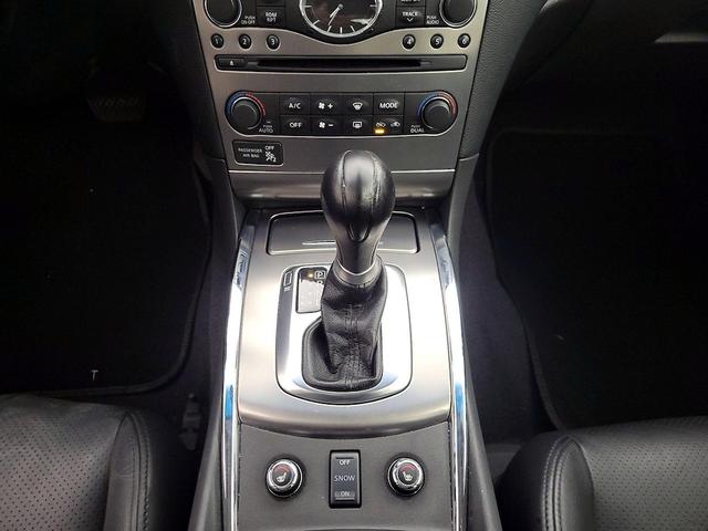Photo of 2015 Black INFINITI Q40