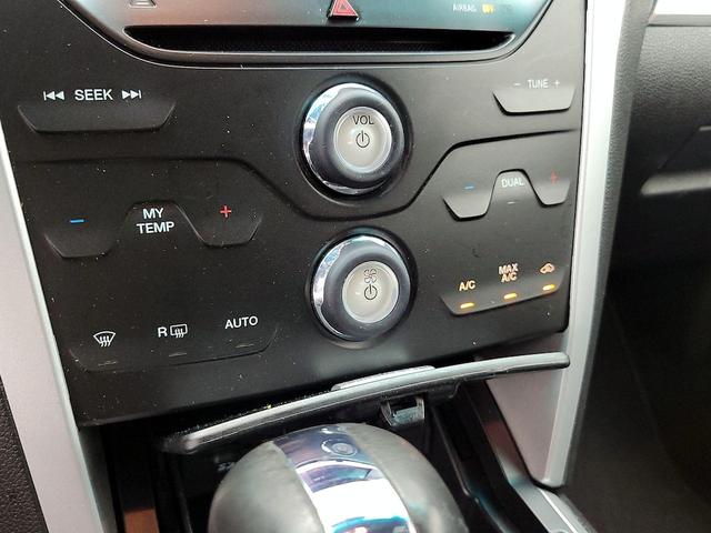Photo of 2014 Green Ford Explorer