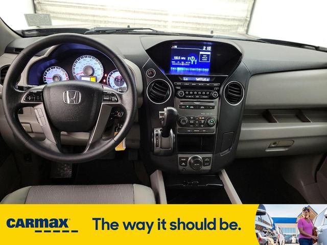 Photo of 2015 Gray Honda Pilot