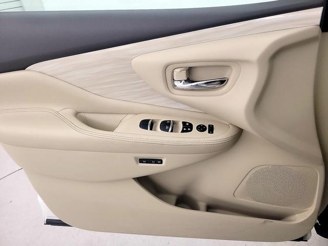 Photo of 2015 White Nissan Murano