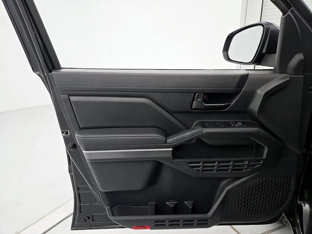 Photo of 2024 Black Toyota Tacoma