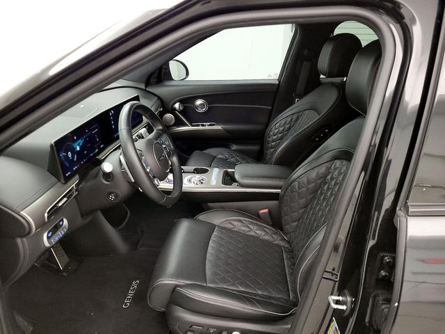 Photo of 2023 Gray Genesis GV60