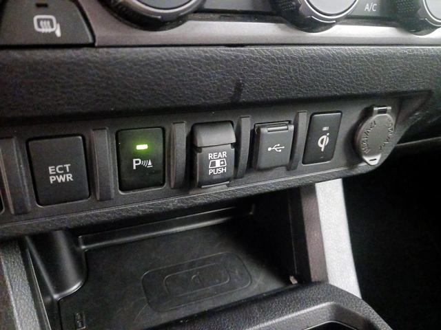 Photo of 2021 White Toyota Tacoma