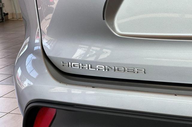 Photo of 2022 Celestial Silver Metallic Toyota Highlander