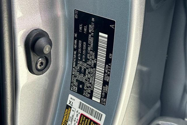 Photo of 2022 Celestial Silver Metallic Toyota Highlander