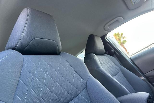 Photo of 2022 Classic Silver Metallic Toyota Corolla
