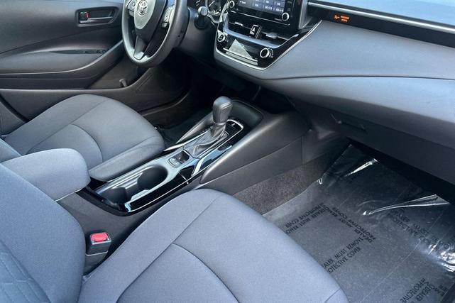 Photo of 2022 Classic Silver Metallic Toyota Corolla
