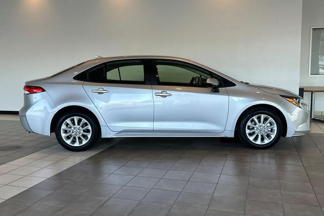 Photo of 2022 Classic Silver Metallic Toyota Corolla
