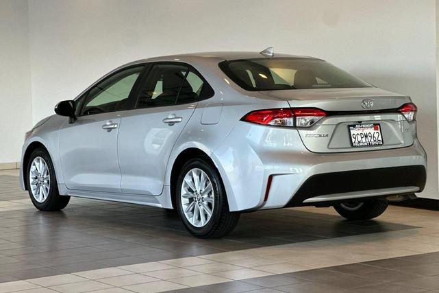 Photo of 2022 Classic Silver Metallic Toyota Corolla