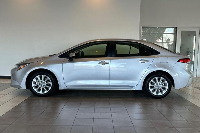 Photo of 2022 Classic Silver Metallic Toyota Corolla