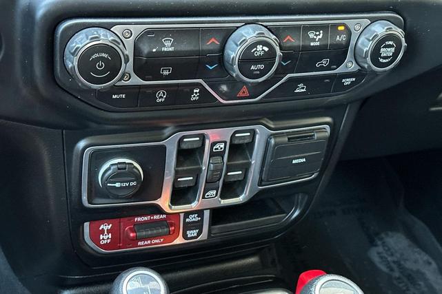 Photo of 2023 Black Clearcoat Jeep Gladiator
