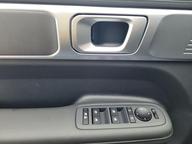 Photo of 2026 Shimmering Silver Hyundai SANTA FE