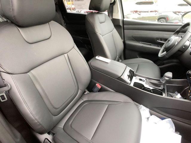 Photo of 2025 Shimmering Silver Hyundai TUCSON