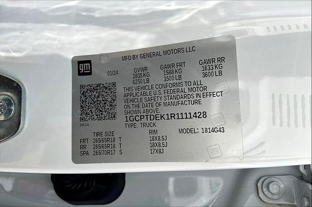 Photo of 2024 Summit White Chevrolet Colorado