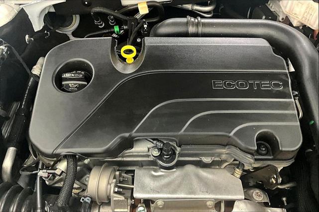 Photo of 2023 Summit White Chevrolet Malibu