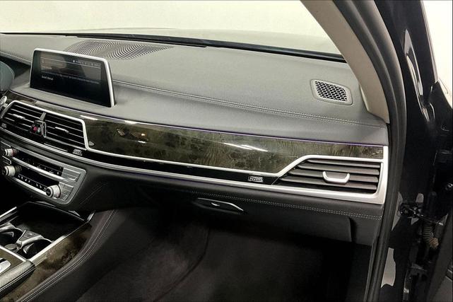 Photo of 2022 BMW 740
