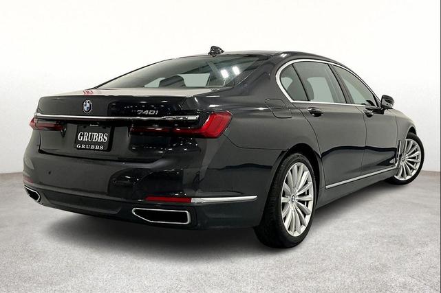 Photo of 2022 BMW 740