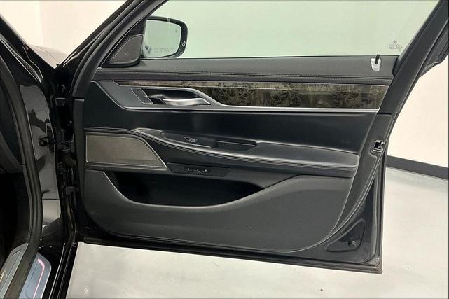 Photo of 2022 BMW 740