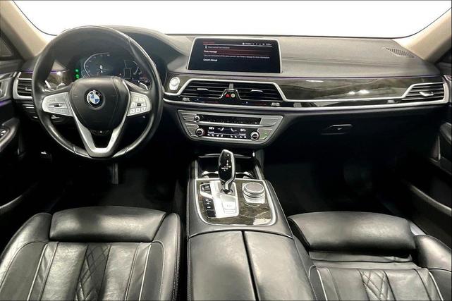 Photo of 2022 BMW 740