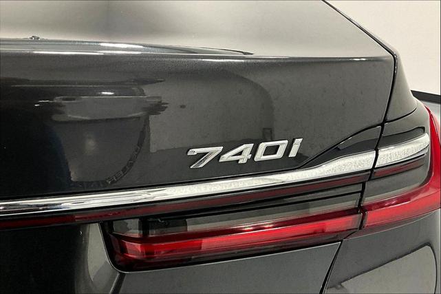 Photo of 2022 BMW 740