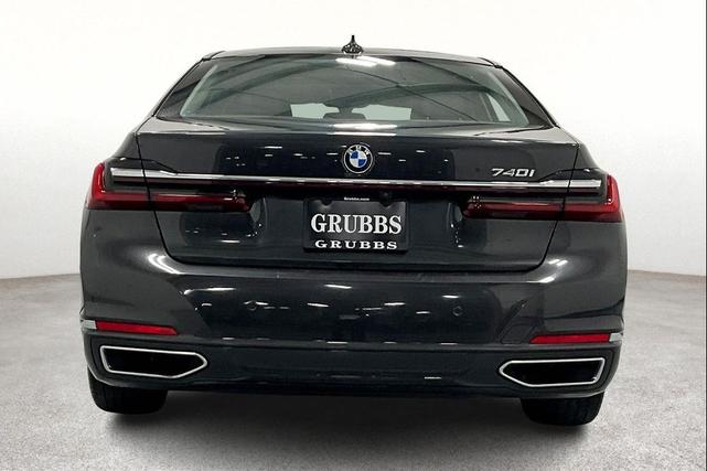 Photo of 2022 BMW 740