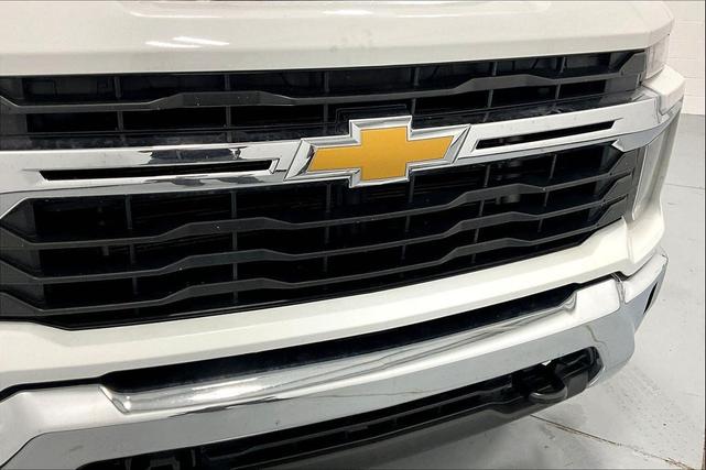 Photo of 2024 Summit White Chevrolet Silverado 2500
