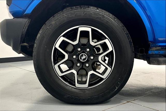 Photo of 2023 Velocity Blue Metallic Ford Bronco