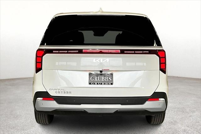 Photo of 2025 Snow White Pearl Kia Carnival