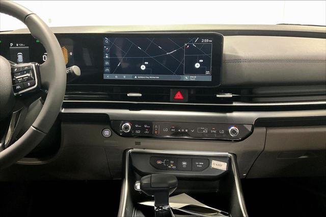 Photo of 2025 Snow White Pearl Kia Carnival