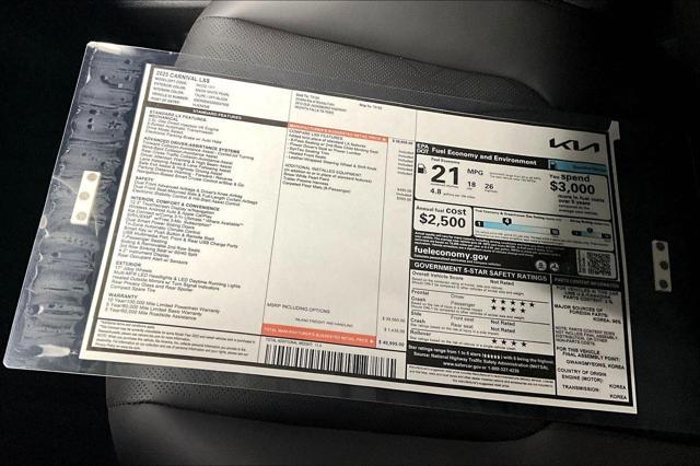 Photo of 2025 Snow White Pearl Kia Carnival