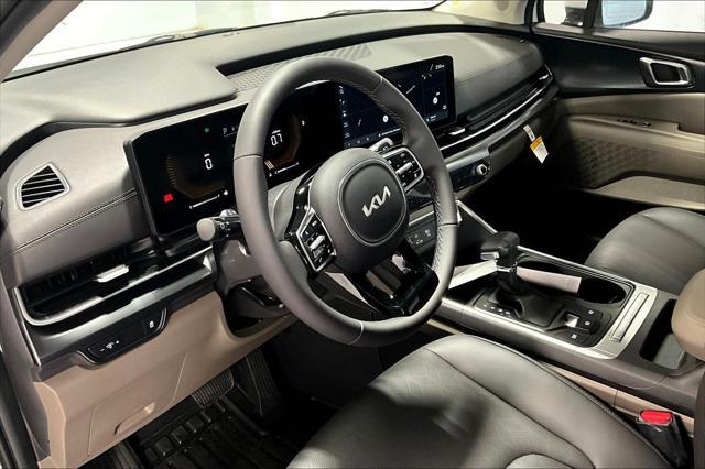 Photo of 2025 Snow White Pearl Kia Carnival