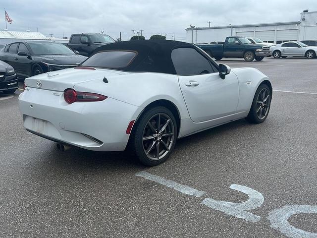Photo of 2019 Ceramic Metallic Mazda MX-5 Miata