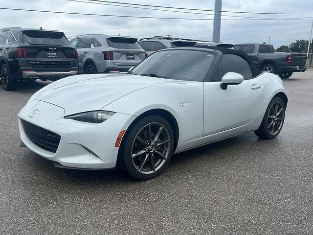 Photo of 2019 Ceramic Metallic Mazda MX-5 Miata