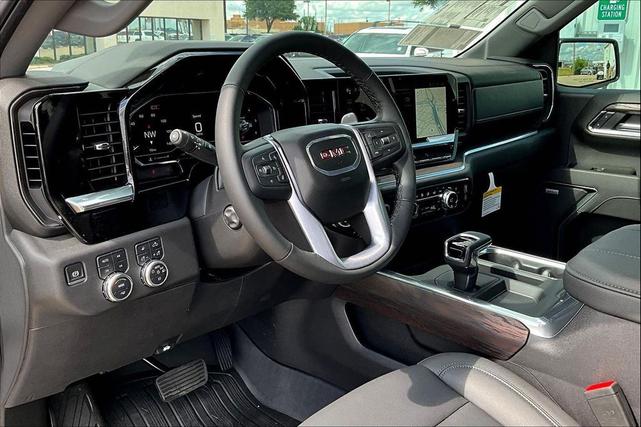 Photo of 2025 Summit White GMC Sierra 1500