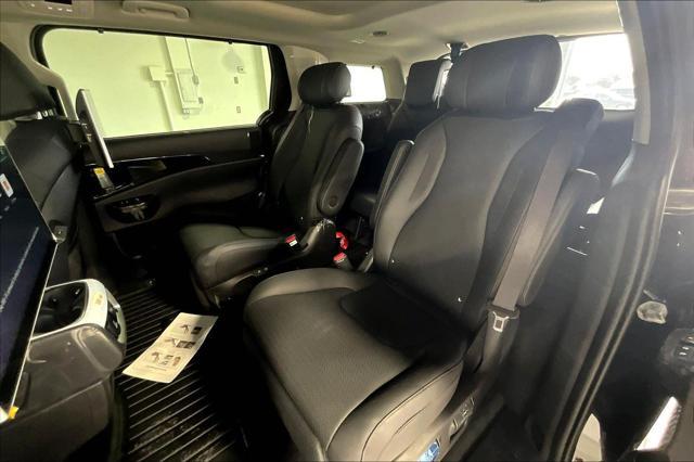 Photo of 2025 Aurora Black Pearl Kia Carnival