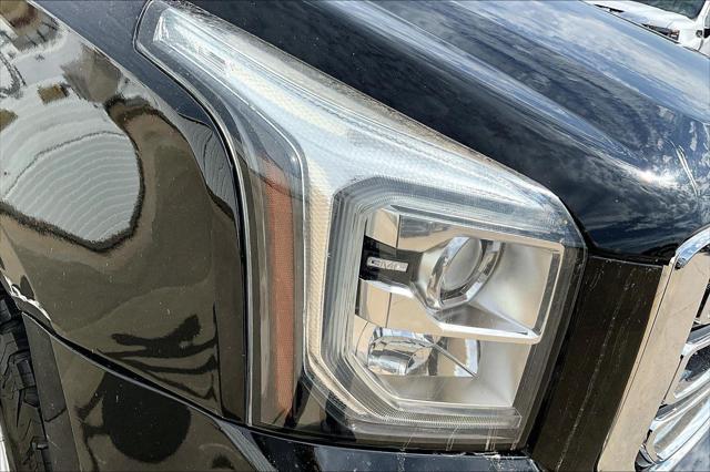 Photo of 2018 Onyx Black GMC Yukon XL
