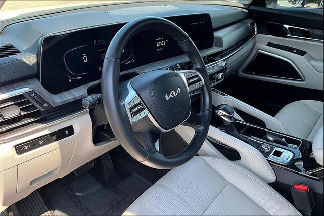 Photo of 2023 Glacial White Pearl Kia Telluride
