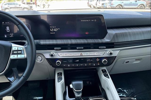 Photo of 2023 Glacial White Pearl Kia Telluride