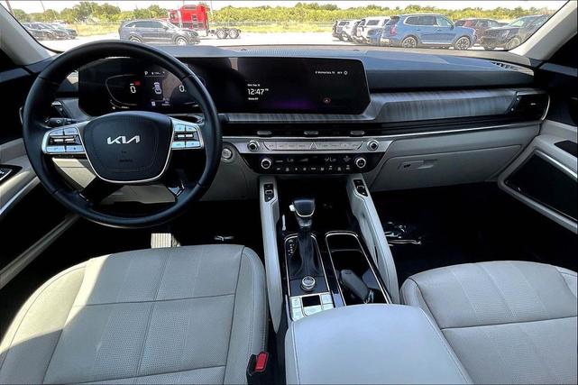 Photo of 2023 Glacial White Pearl Kia Telluride
