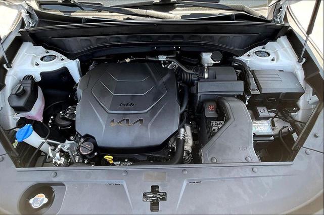Photo of 2023 Glacial White Pearl Kia Telluride