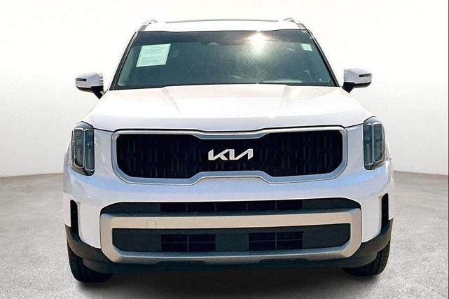 Photo of 2023 Glacial White Pearl Kia Telluride