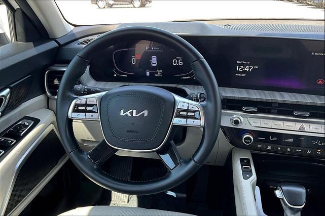 Photo of 2023 Glacial White Pearl Kia Telluride